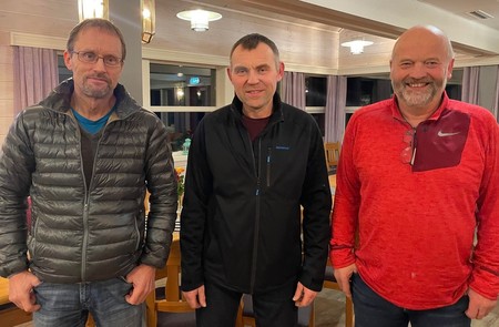 Styremedlemene Oddvin Øygard, Nils Kjøsnes og Jon Helge Sandal har fått i oppdrag å utgreie samanslåing med Jølster Bondelag