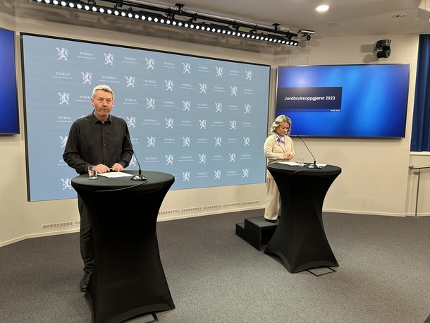 Bjørn Gimming og Sandra Borch under pressekonferanse