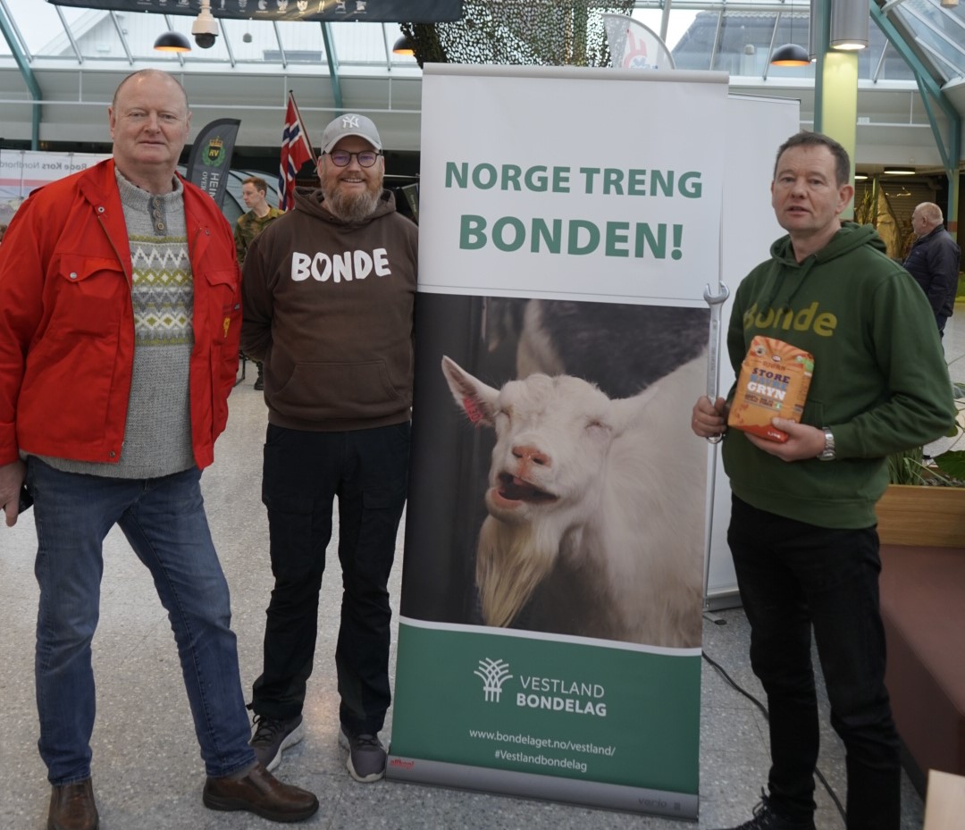 Asgeir Nøttveit frå Radøy Bondelag, Jan Otto Pletten, leiar i Alversund og Seim Bondelag  og Olav Myhr frå Vestland Bondelag