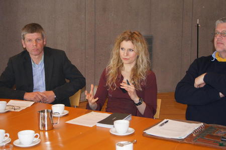 Seniorarkitekt Maria Svaland fra Snøhetta og representanter fra Knutepunkt Horten Vest under torsdagens pressekonferanse