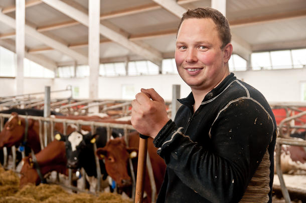 Tor Jacob Solberg ble kåra til Årets unge bonde i 2014. Nå kan du lansere din kandidat for 2015. 