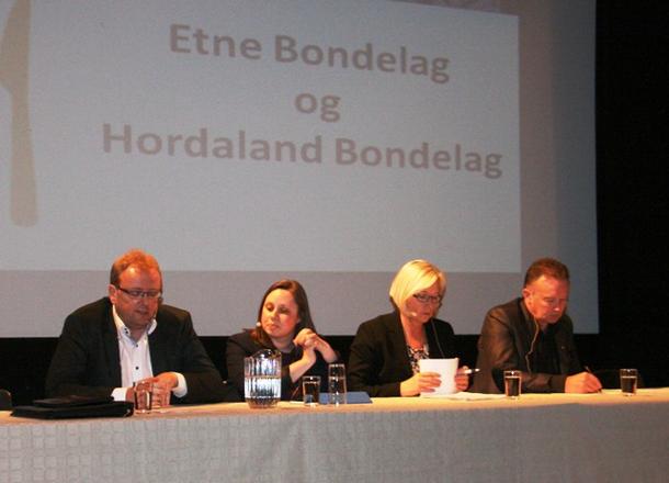 Sveinung i debatt med Terje Halleland, Charlotte Spurkeland og Marit Arnstad i regi av Etne Bondelag i 2014.
