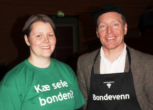 Administrerande direktør i Agri Analyse, Christian Anton Smedshaug, vart kåra til Bondeven. Her med Frøydis Haugen.