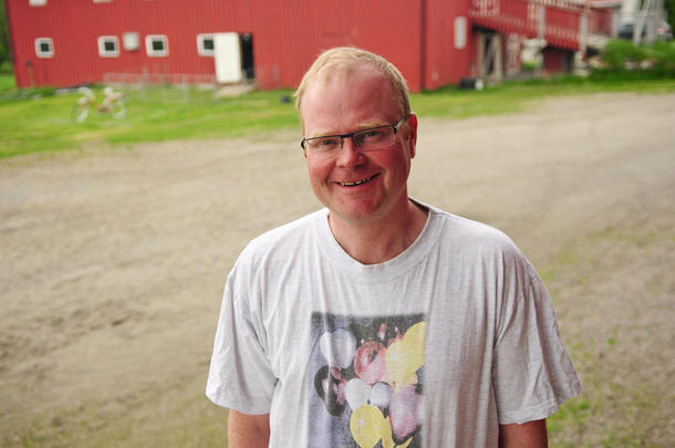 Har satset stort: Jon Olav Helbostad på Høylandet har investert ti millioner kroner i gården sin de siste årene.