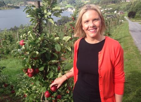 Listhaug besøker fruktbønder i Hordaland