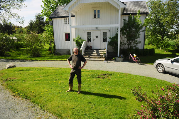 Det er viktig å bygge nært der en bor, mener Steinar Lium, som satser på nybygg på heimgården på Ørlandet.