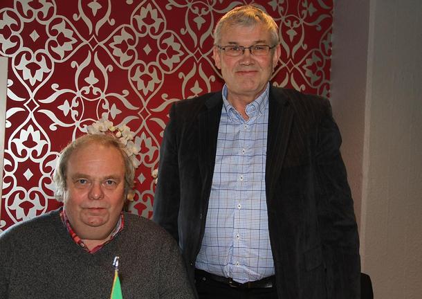 To mektige menn. Ordstyrar i kvart sitt årsmøte. Nils Olsbu (t.v. ) og Jan Harald Lohne. ( foto: øystein moi )