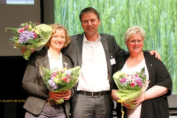 Lars Petter Bartnes ble gjenvalgt som leder i Norges Bondelag i fjor, og valgkomiteen innstiller på gjenvalgt. Kristin Ianssen (til venstre) har sagt nei til gjenvalg som 1. nestleder, mens Brita Skallerud er foreslått gjenvalgt som 2. nestleder.