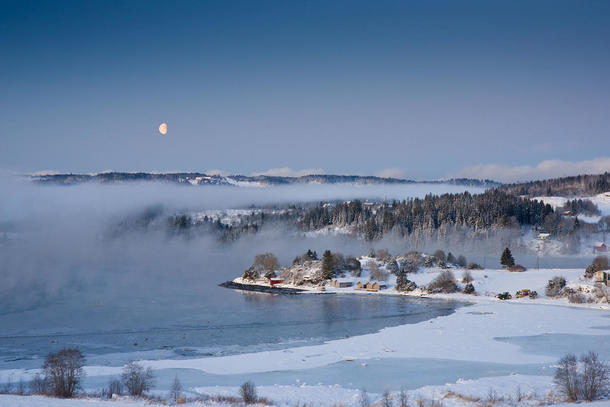 Årets julemotiv er fra Borgenfjorden i Inderøy. Julestemning blir det nok også i år, med eller uten snø. (Foto: Steinar Johansen)