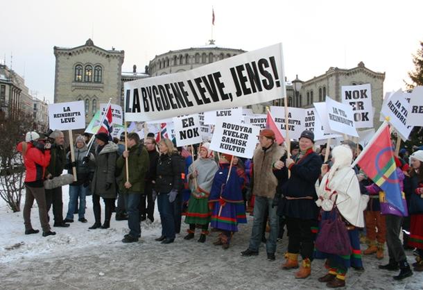 Samer, bønder og andre gikk sammen i en historisk demonstrasjon for bygdene og beitenæringene i Oslo i går.